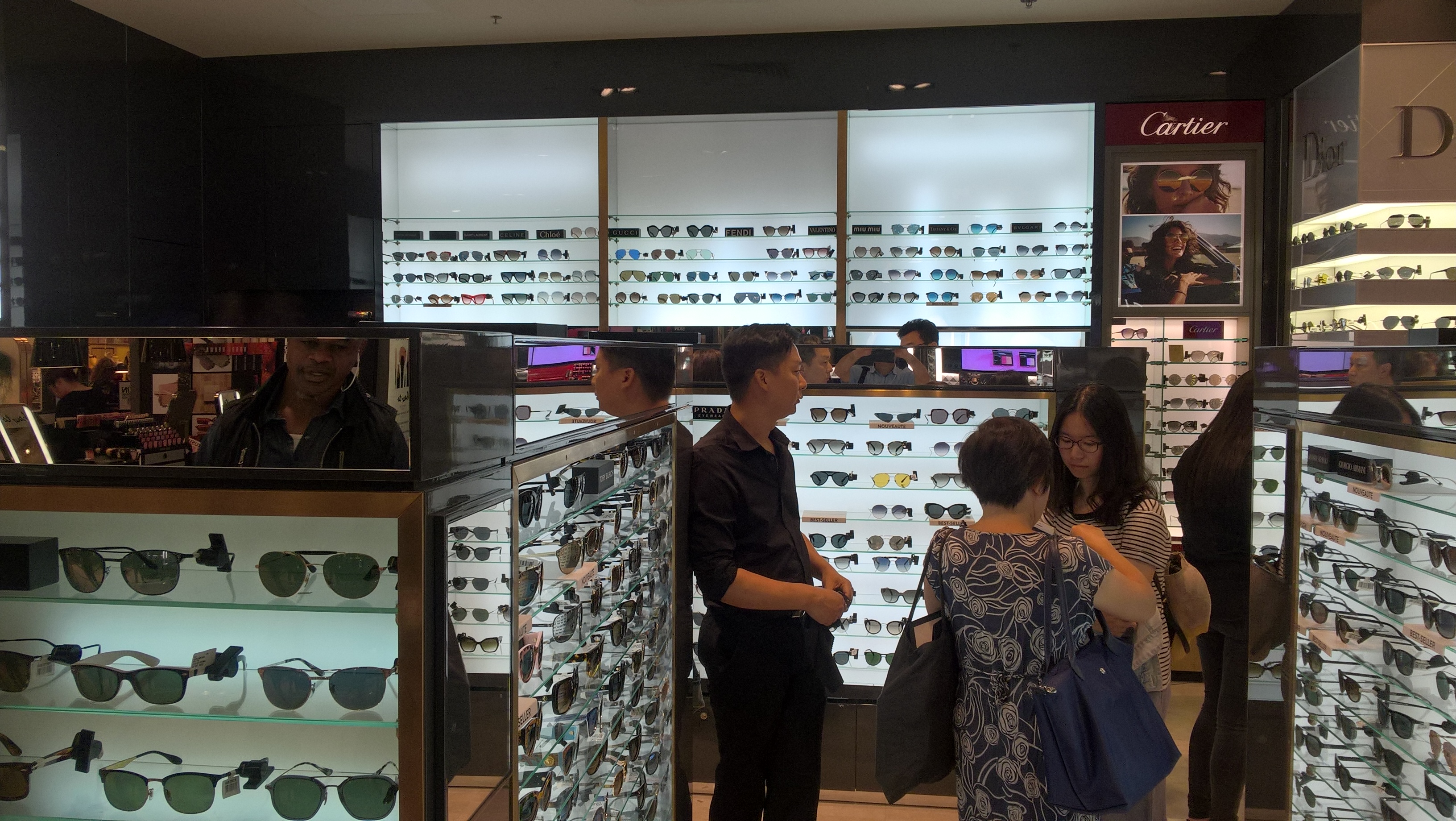Sunglasses shop and WMS storage